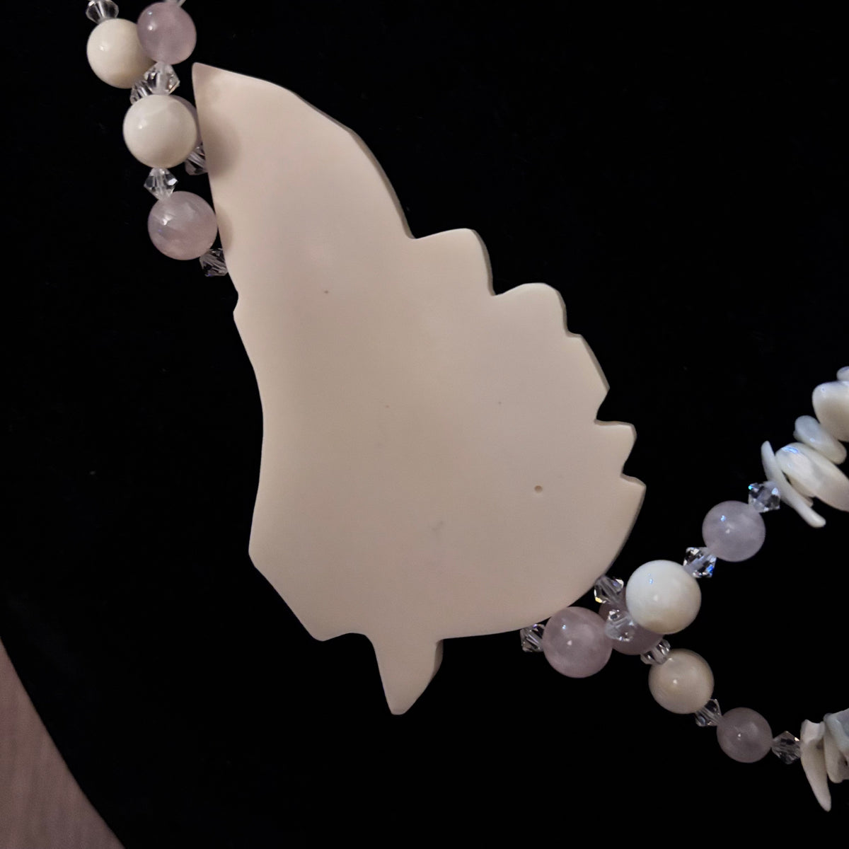 Vintage LEE SANDS Pendant Necklace Tropical Flower Leaf Mosaic Mother Of Pearl