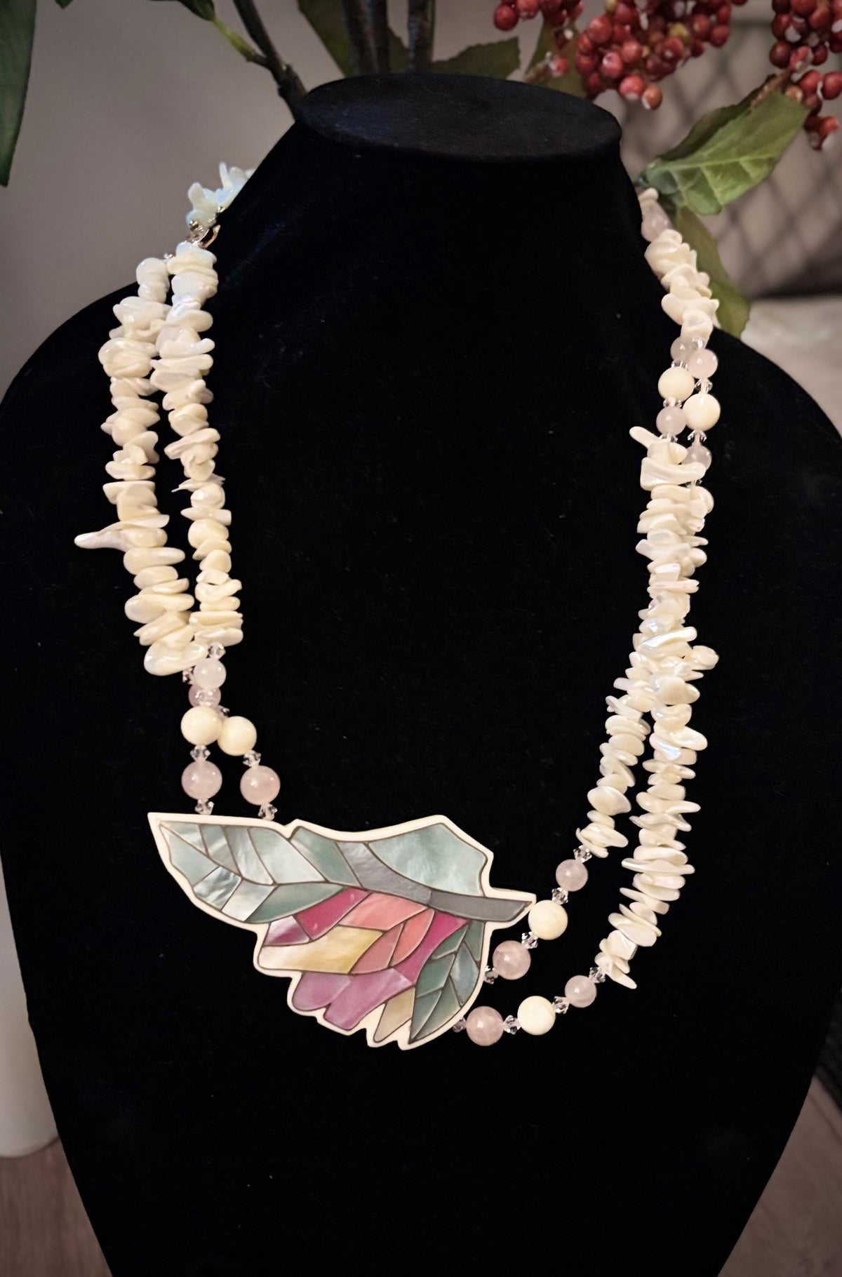Vintage LEE SANDS Pendant Necklace Tropical Flower Leaf Mosaic Mother Of Pearl